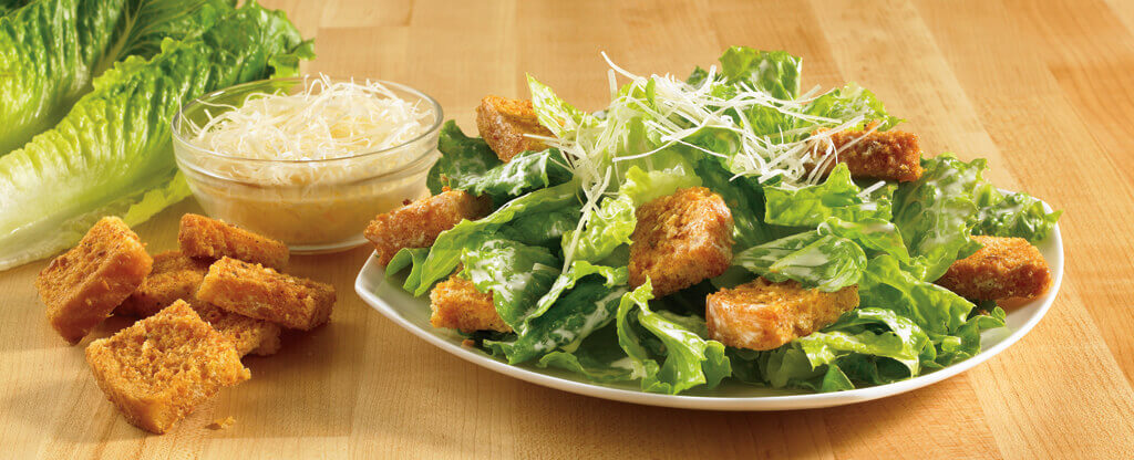 Salada Caesar.