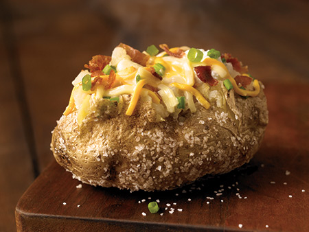 Batata saindo fumaça em cima da mesa - Jacket Potato.