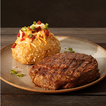 Steak Rockhampton Ribeye servido com Jacket Potato como acomapanhamento