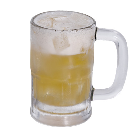 Caneca de cerveja em fundo branco - Beer Mule.
