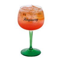 Taça de Passion G&T em fundo branco