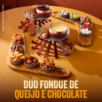 Bowls de Fondues de Queijo e Chocolate, cada um com 5 acomapanhamentos