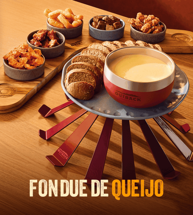 Bowl com fondue de queijo com 5 acompanhamentos diferentes